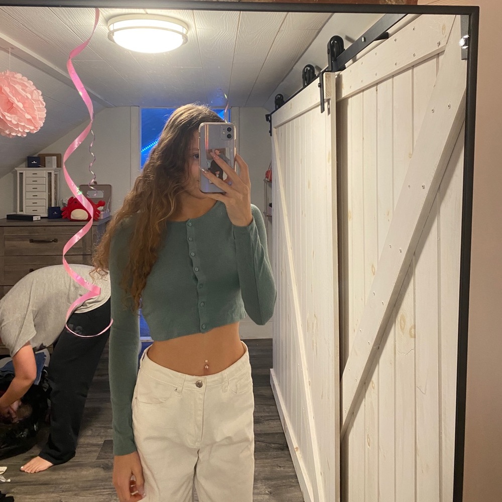 2 Zara Sweaters Cropped Style - Picture 5 of 5